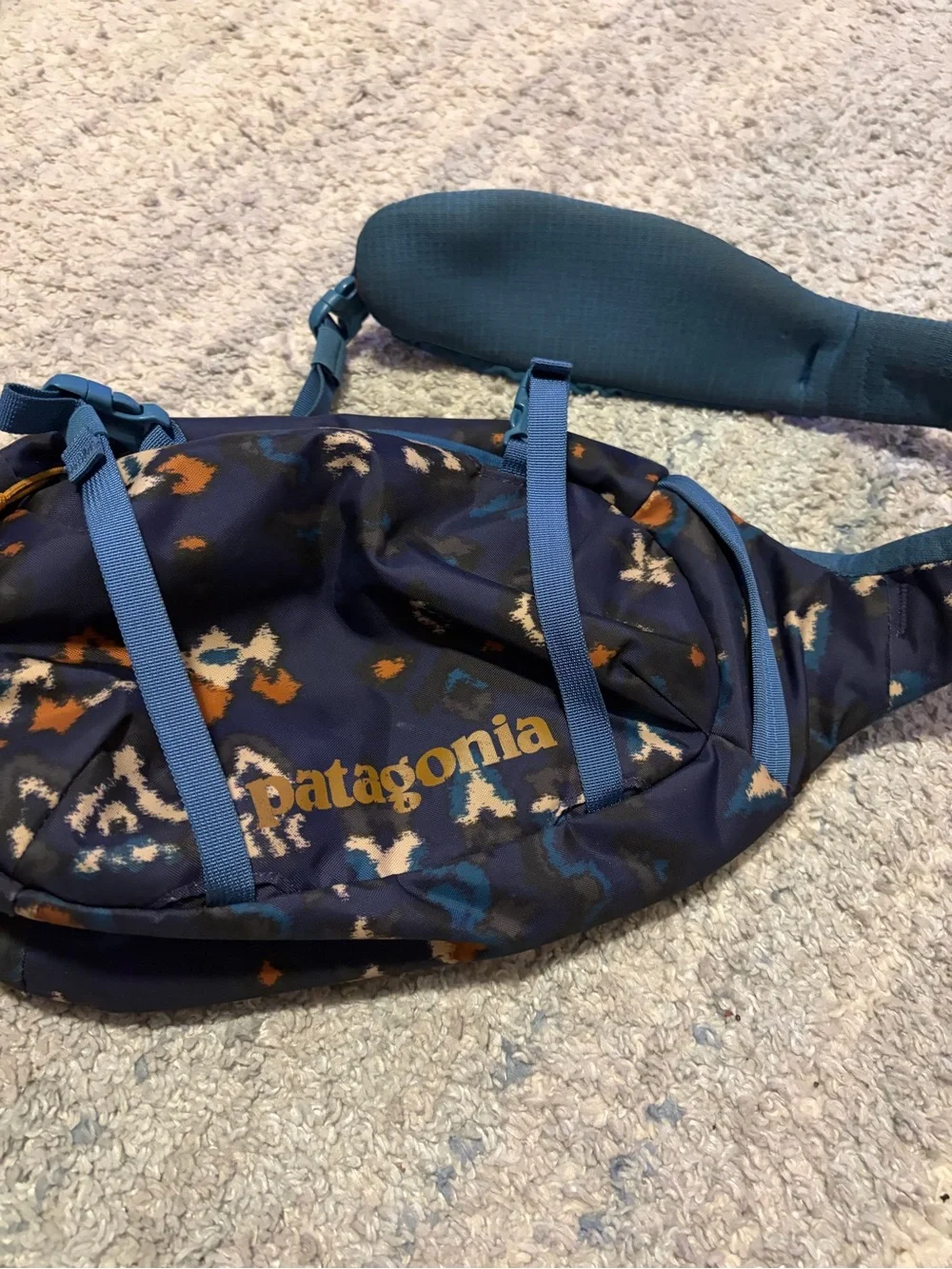 Patagonia Atom Sling 8L Bag Crossbody Backpack Blue Ikat Geo Print Hiking Travel